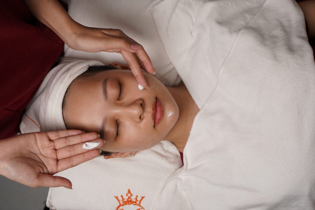 Massage Mặt tại Skin Plus Dermatology